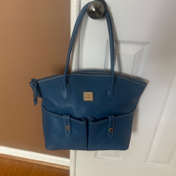 Dooney & Bourke Tote w/ matching pouch - Picture 3 of 3